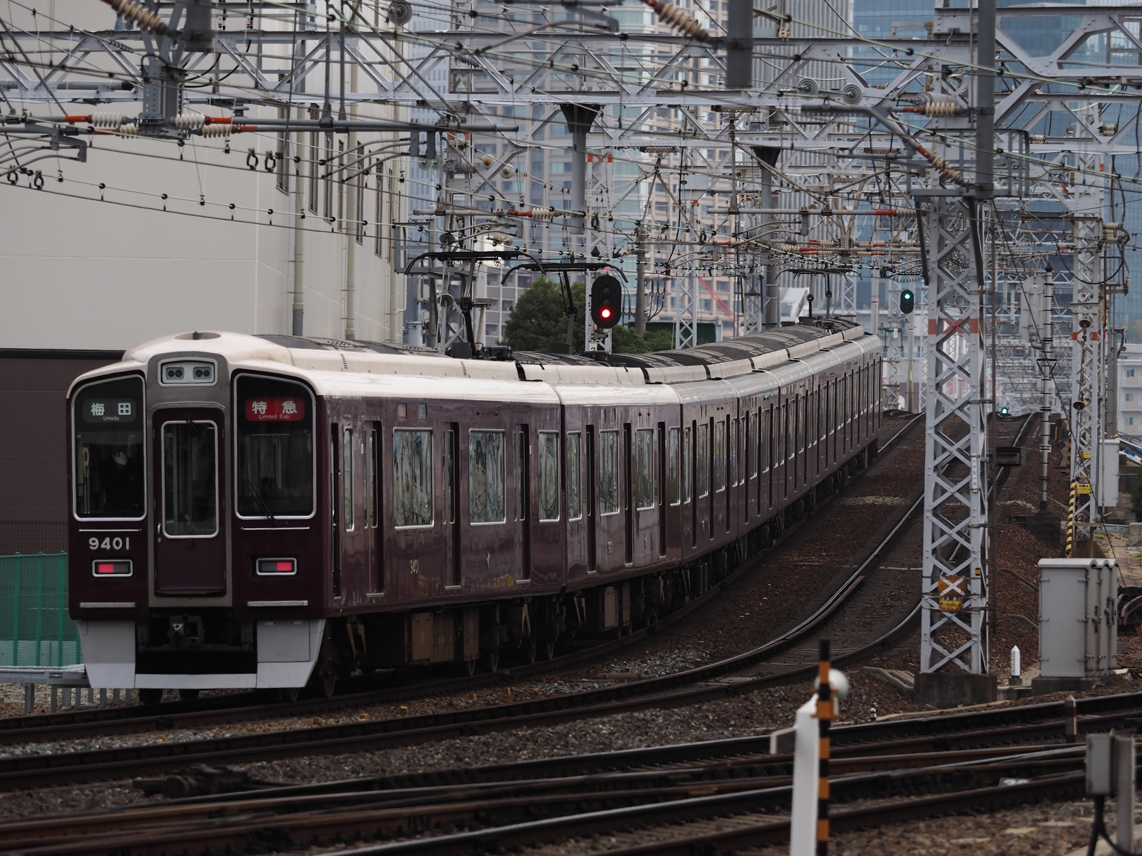 阪急-十三駅2